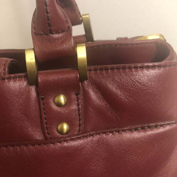 ETIENNE AIGNER VINTAGE leather burgundy colored shoulder bag. Gold hardware. - Picture 6 of 14